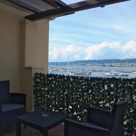 Porto San Rocco 8 - 19 Apartment