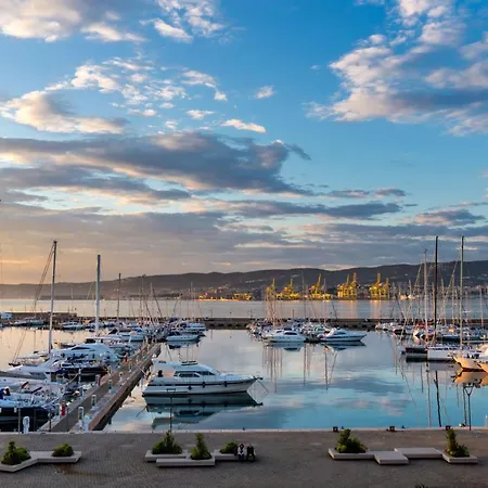 Porto San Rocco 8 - 19 * Muggia